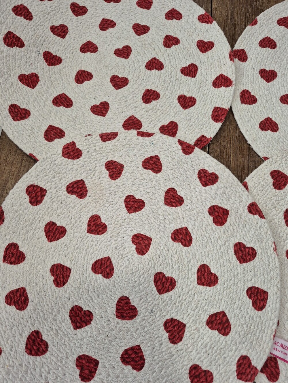 Isaac Mizrahi NY Set of 4 Heart Round Placemats Red Cream Valentine Table Decor - Picture 4 of 4